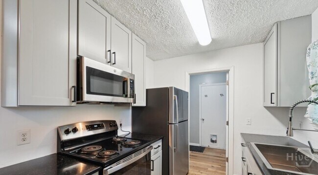 Building Photo - 520 Falcon Dr