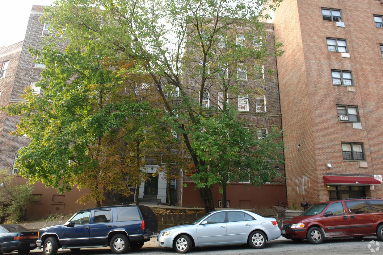 Building Photo - 28 Caryl Ave