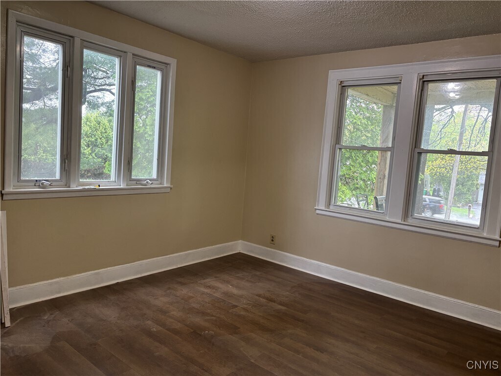 Foto del edificio - 10513 Cosby Manor Rd