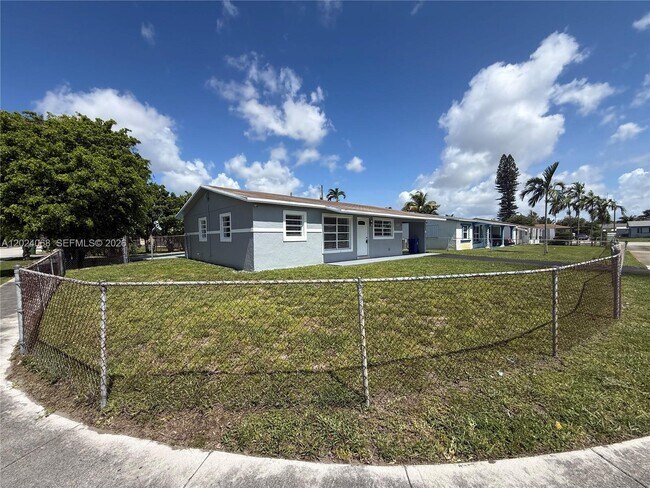 Foto del edificio - 2161 NW 26th Ave