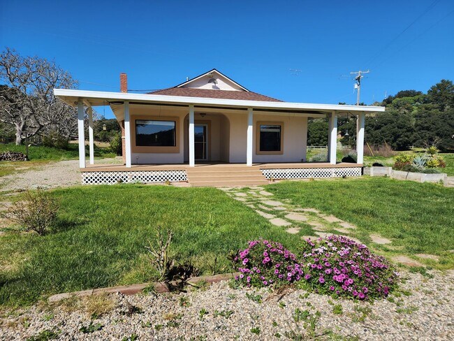 Building Photo - Peaceful Ranch Home with Corral