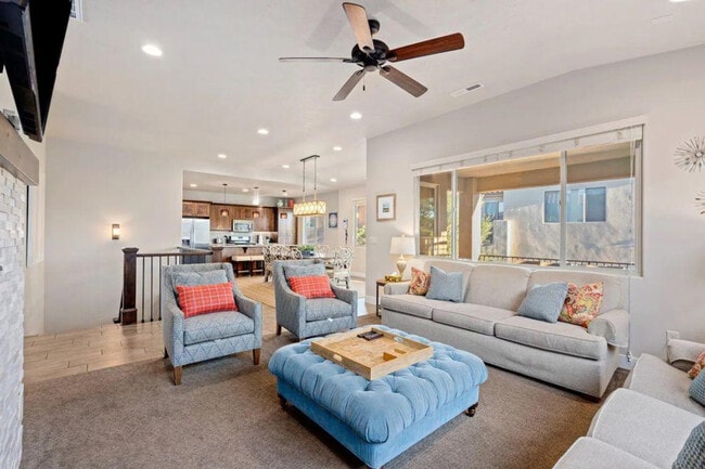 Building Photo - 3800 Paradise Vlg Dr