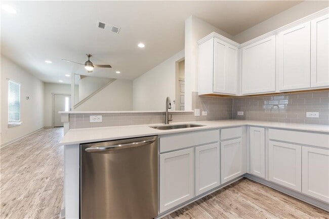 Foto del edificio - 8304 Mimi Ln