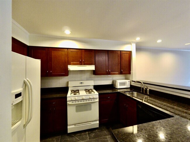 Building Photo - 796 Spinnaker Ct