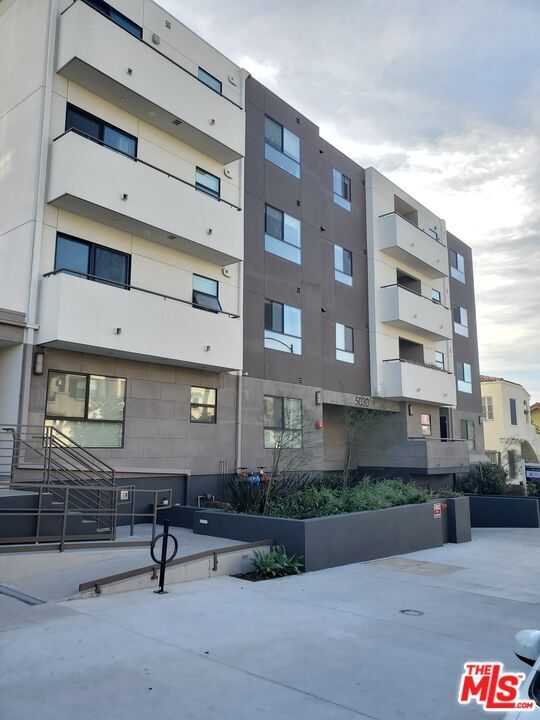 Foto principal - 5030 Rosewood Ave