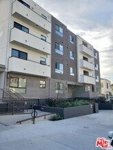 Building Photo - 5030 Rosewood Ave