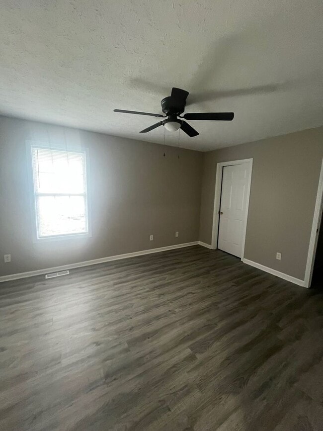 Building Photo - 116 Amy Ave