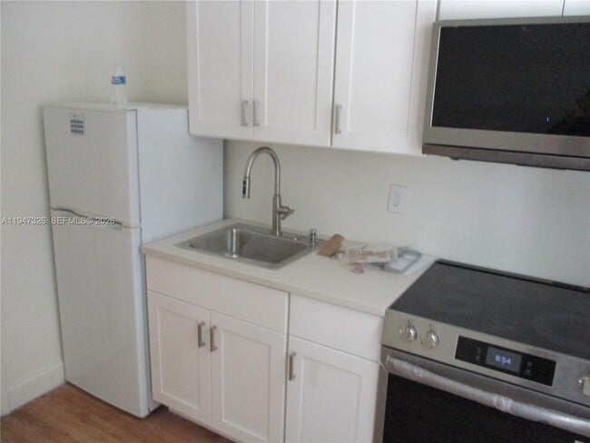 Building Photo - 736 13th St