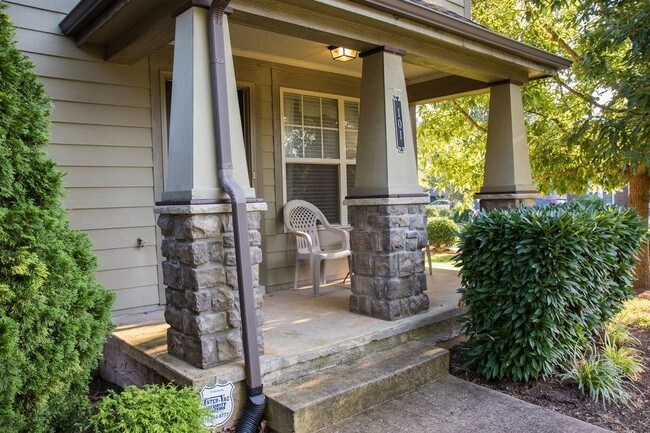 Building Photo - 105 4th Ave