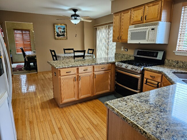 Building Photo - 794 Meadowridge Dr