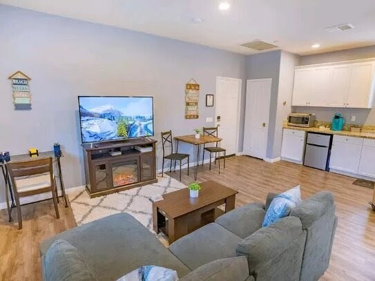 Fully furnished - 521 Nile River Dr