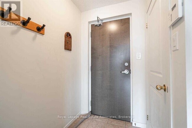 Photo du bâtiment - 9 George St N