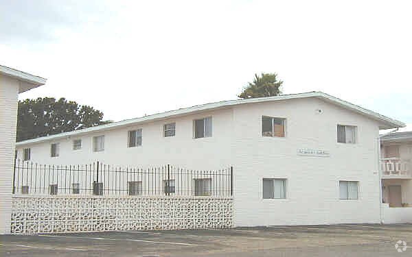 Building Photo - Iris Flats