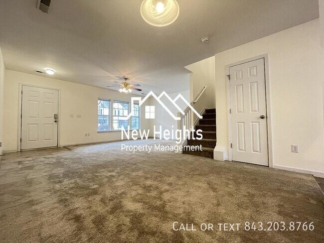 Building Photo - Townhome Just Minutes From Dowtown Charles...