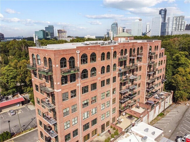 Foto del edificio - 3235 Roswell Rd NE