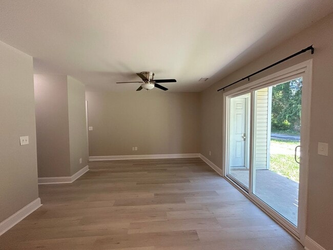 Building Photo - Updated two bedroom condo in Hampstead!