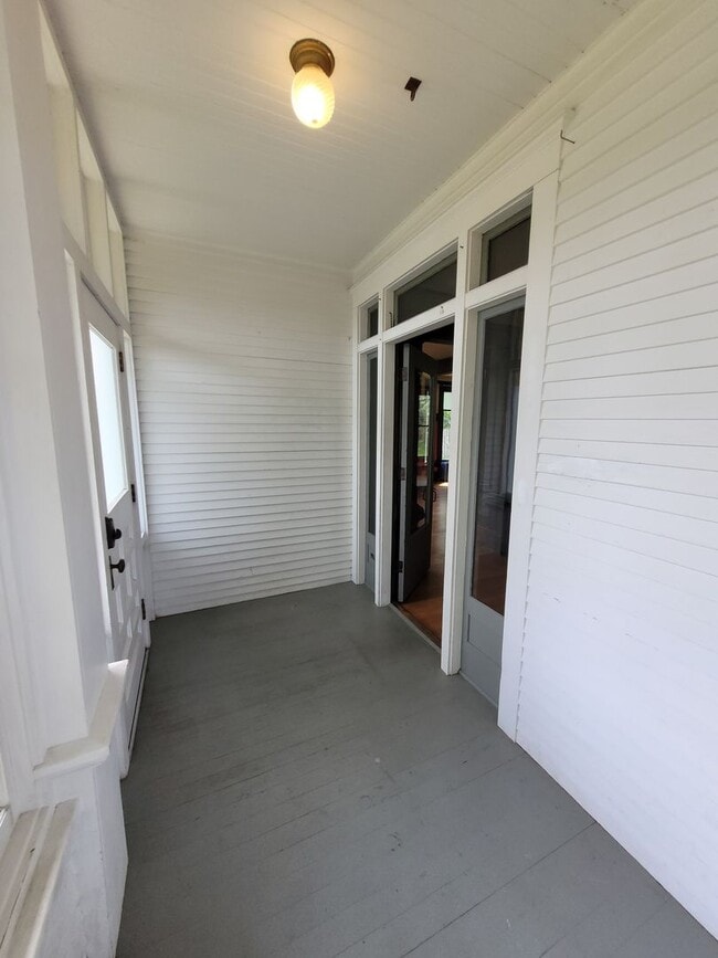 Building Photo - Charming Home in the York Neighborhood