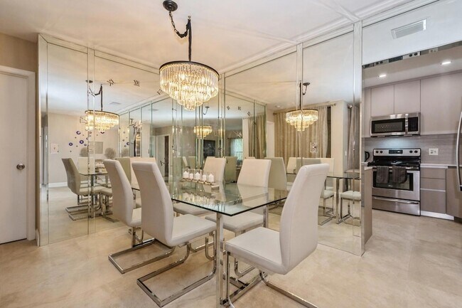 Building Photo - 4485 Carambola Cir S