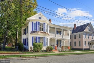 Building Photo - 817 Locust St