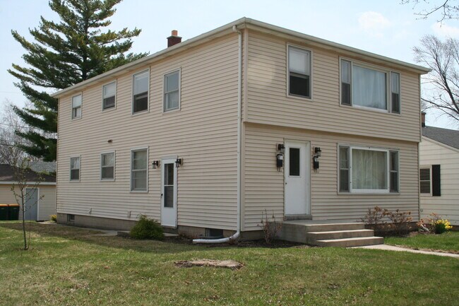 Building Photo - 1104 5th Ave