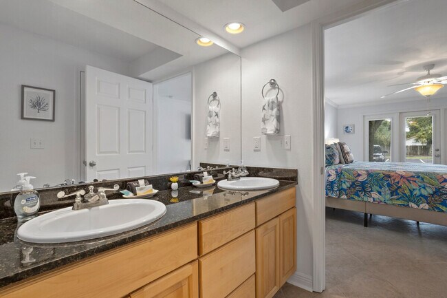 Foto del edificio - 2046 Beach Blvd