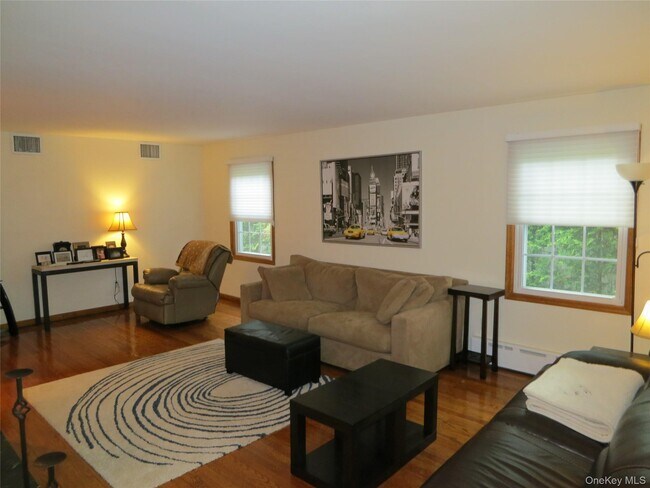Foto del edificio - 100 Rockywood Rd