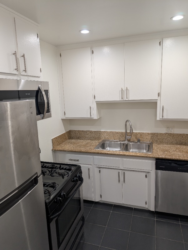 Foto principal - 7062 Lanewood Ave