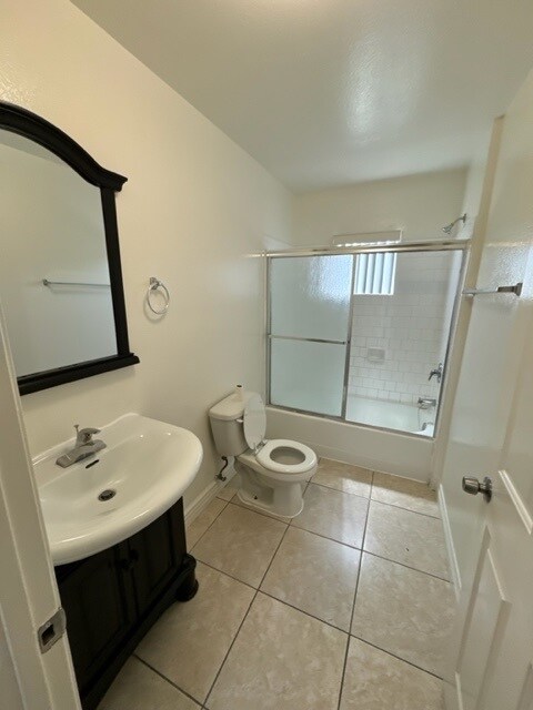 Foto del edificio - 6806-6808 Brynhurst Ave