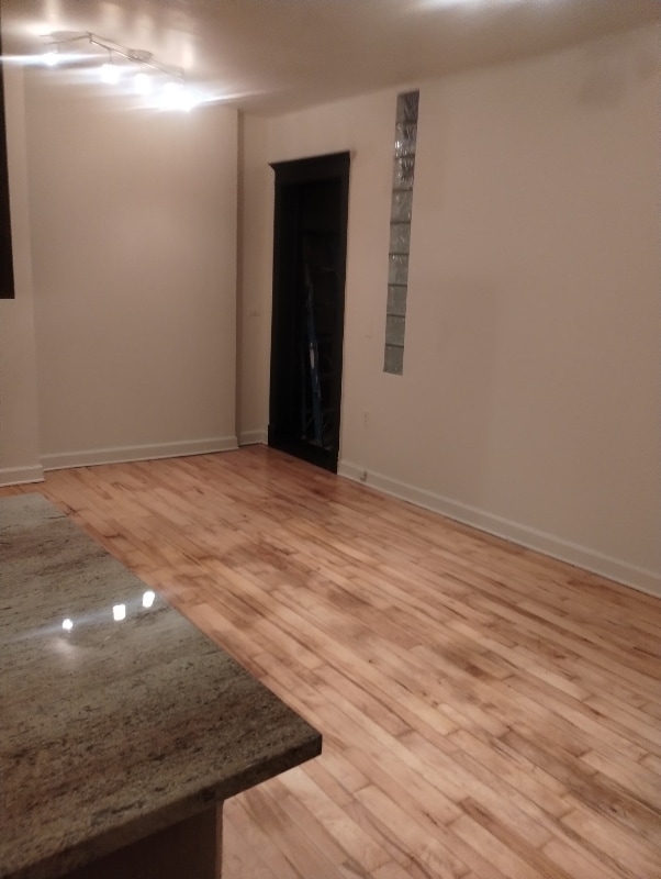 Foto del edificio - 1942 W Division St