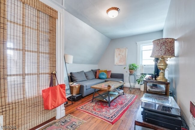 Building Photo - 36 Burnet St