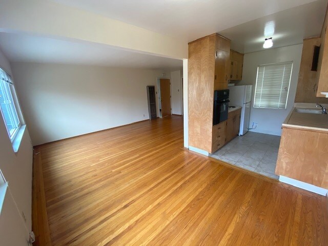 Building Photo - 45 Bosworth St