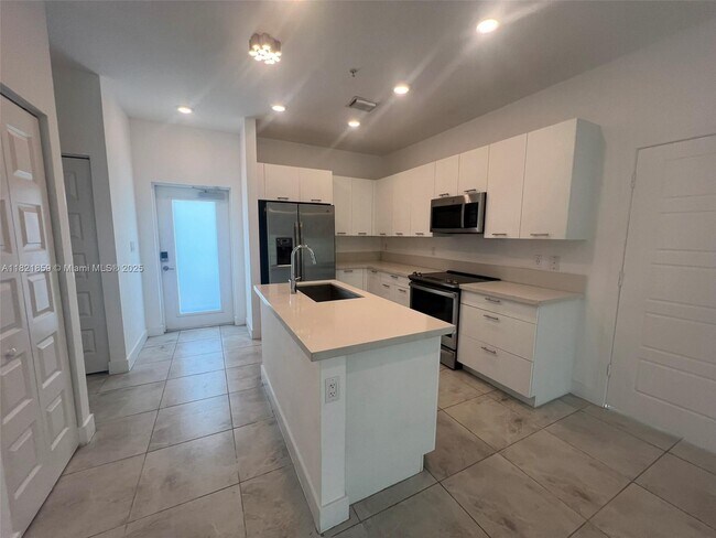 Foto del edificio - 4636 NW 84th Ave