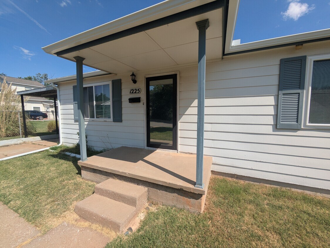 Foto principal - 1225 NW 98th St