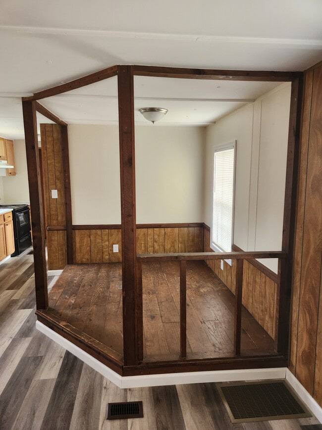 Building Photo - 908 Bernard Ln