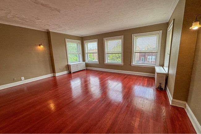 Building Photo - 8008 S Rhodes Ave