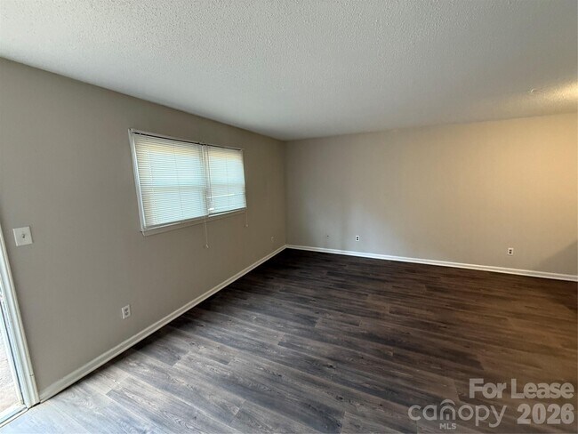 Foto del edificio - 381 20th Ave NE