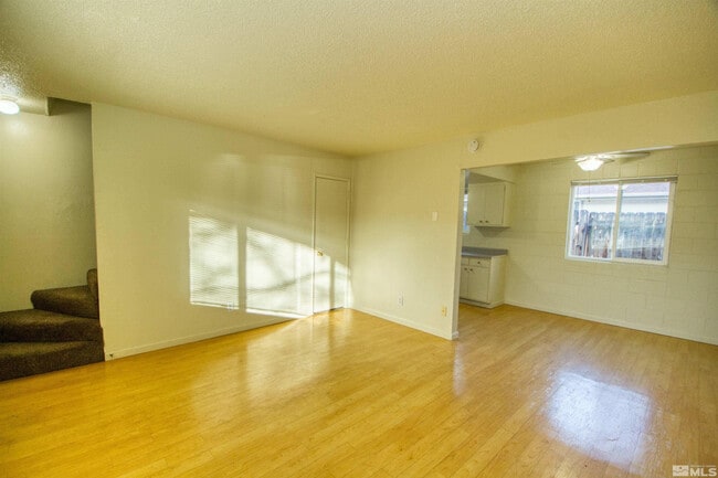 Foto del edificio - 511 Country Village Dr