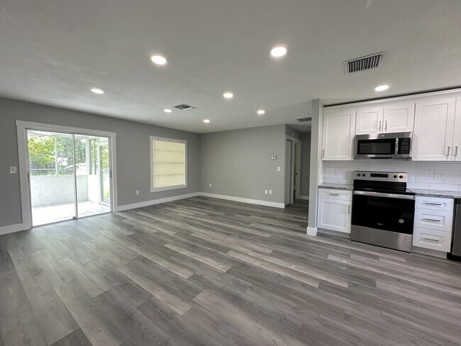 Foto del edificio - "Charming 3-Bed Oasis with 2 Baths in New ...