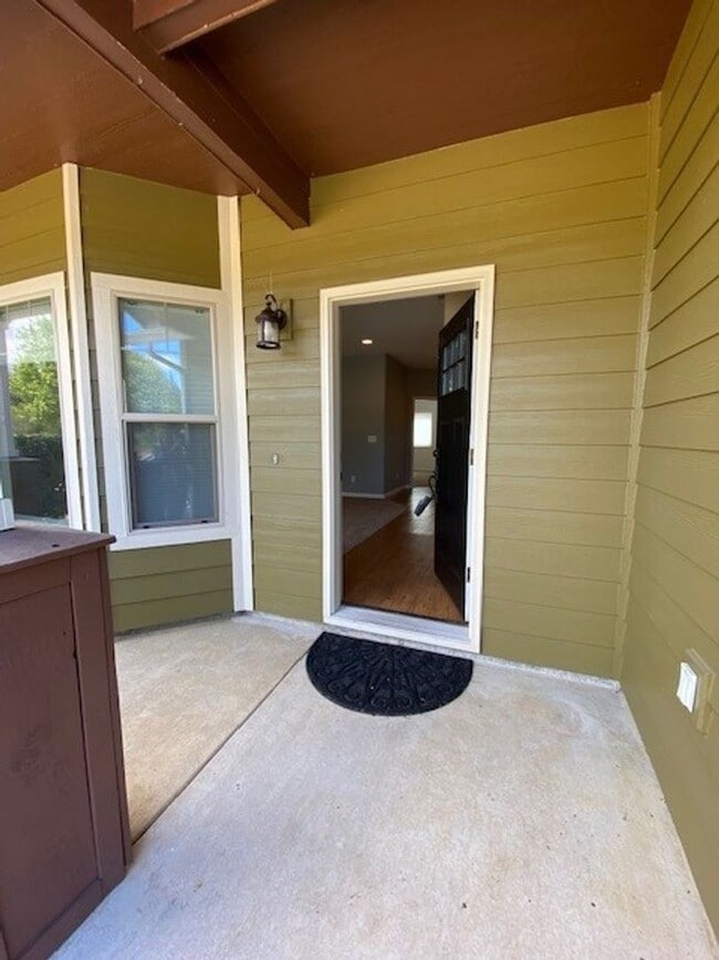 Building Photo - !!Ready for Move in!!  PLUS $250 off FIRST...