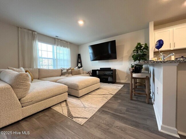 Building Photo - 2705 Gracie Ln