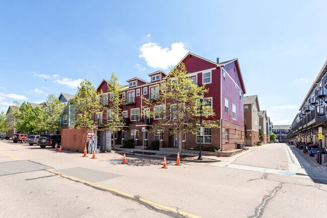 Foto del edificio - Spacious 3 bedroom Townhome!!