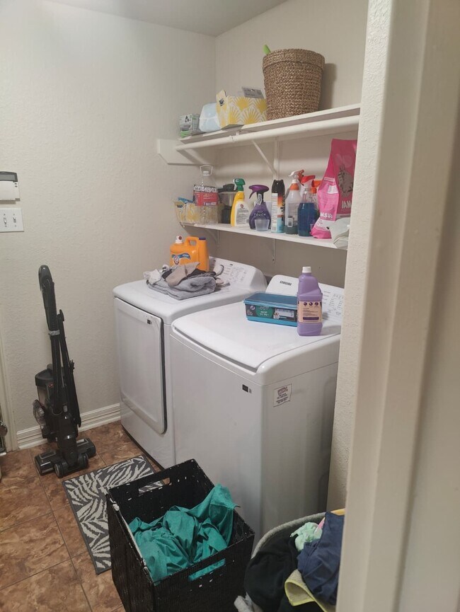 Building Photo - 17923 Hollow Hill Ln