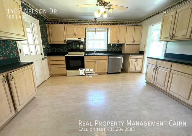 Building Photo - 4 Bedroom, 3.5 Baths, 2 Full Kitchens, Com...