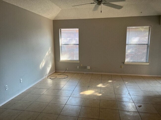 Foto del edificio - 1712 San Rafael St