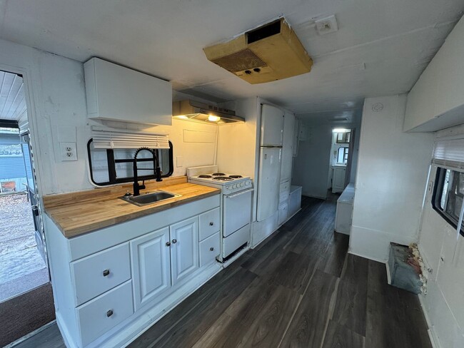 Building Photo - 3000 Clarcona Rd