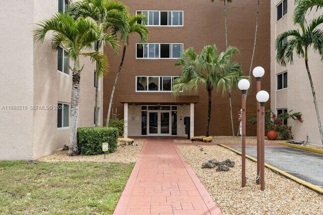 Building Photo - 6960 Miami Gardens Dr