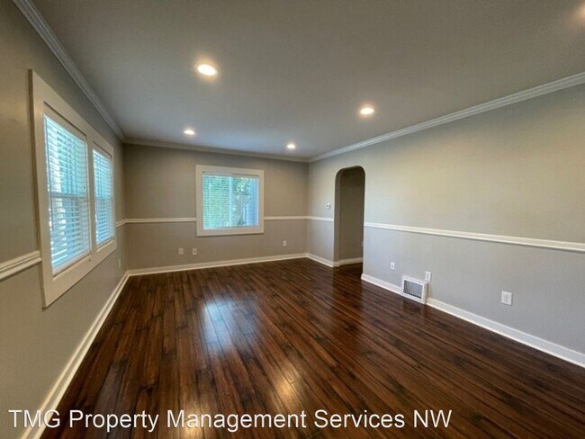 Building Photo - 2724 N Ainsworth St