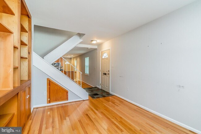 Building Photo - 2223 Essex St