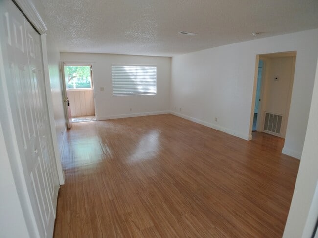 Building Photo - 1671 Bramble Pl