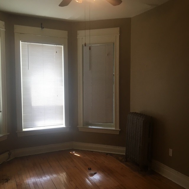 Primary Photo - 865 W Roscoe St